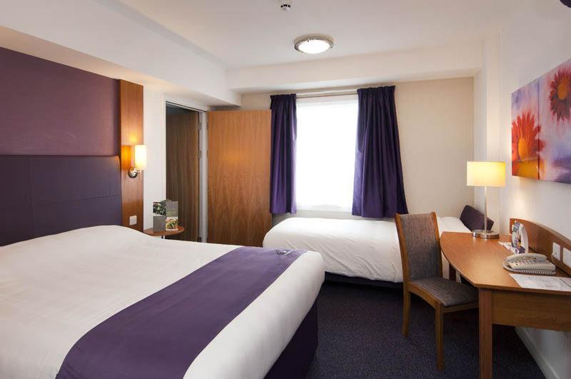 Premier Inn Kilmarnock Exteriör bild